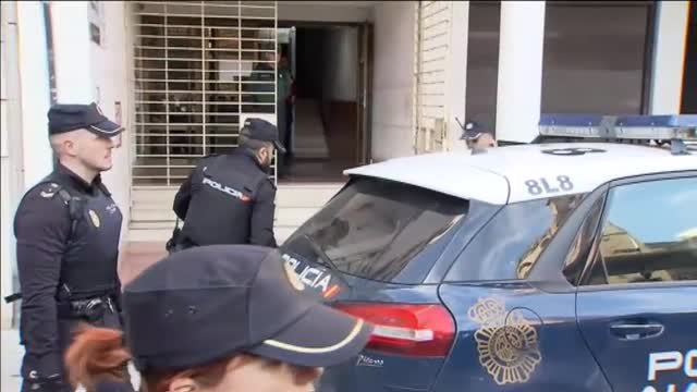 Gritos de ¡Asesino! reciben al sospechoso de la muerte de Marta Calvo en los juzgados de Alzira