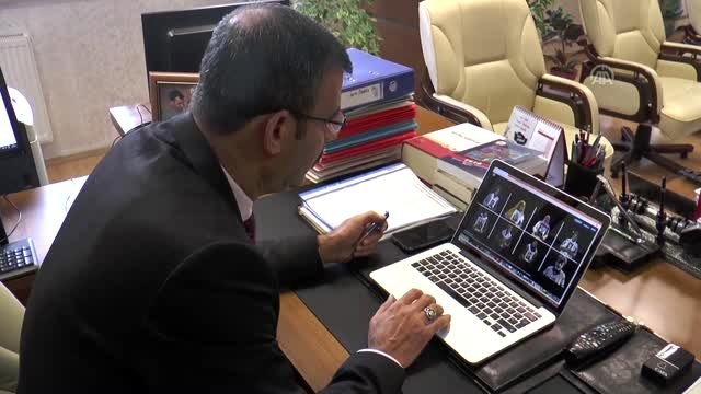 Başsavcı Uğurlu ve Emniyet Müdürü Aydoğan, AA'nın Yılın Fotoğrafları oylamasına katıldı - SİVAS