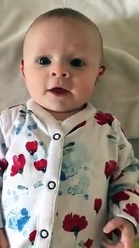 Découvrez la joie de ce bébé de quatre en portant des nouvelles aides auditives