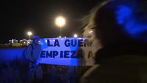 Un grupo de activistas intenta colarse en el Puerto de Sagunto para protestar por un buque cargado de armas