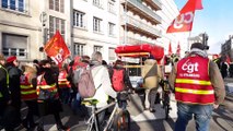 Ils manifestent contre la réforme des retraites ...  mais pas seulement