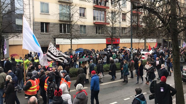 Des casseurs s’en prennent à l’agence Blot, le 10 décembre 2019