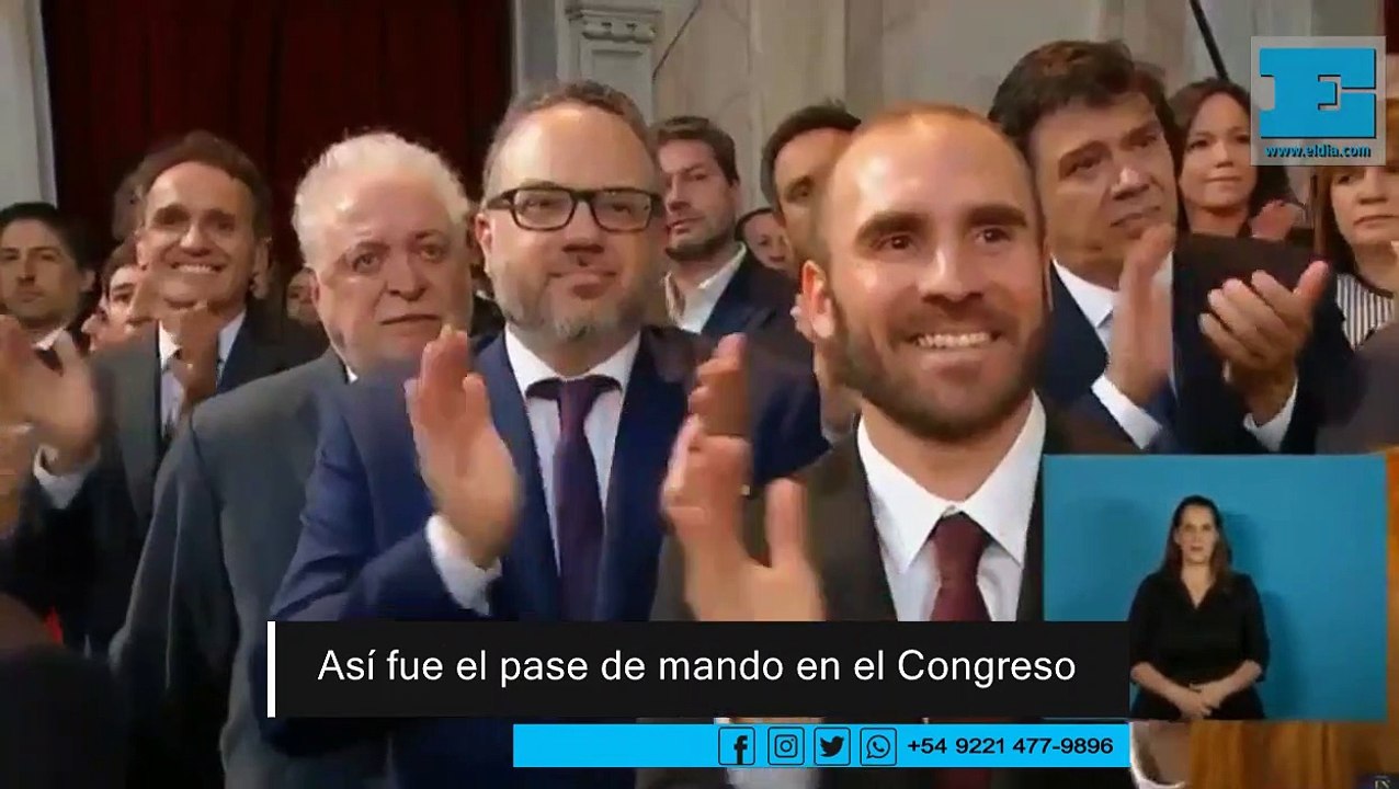 Así Mauricio Macri le puso la banda presidencial a Alberto Fernández