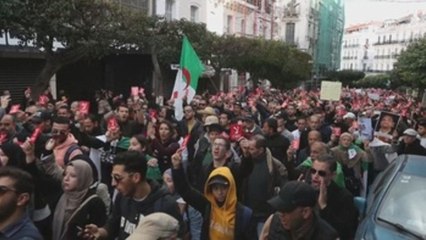 Miles de argelinos denuncian una ""farsa electoral"" a dos días de los comicios