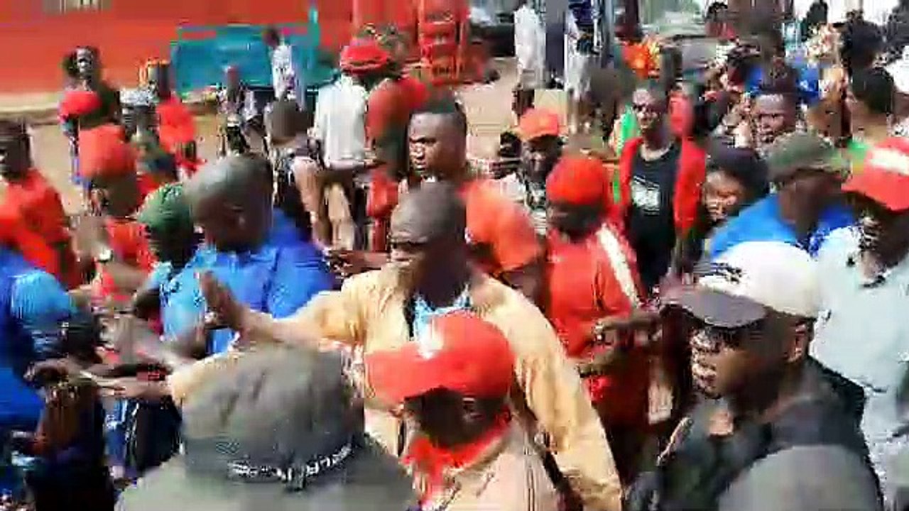 Marche du FNDC: Sidya Touré quitte son véhicule pour marcher