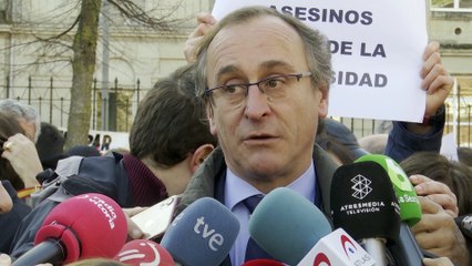 Concentración contra charla del expreso de ETA Abetxuko en UPV/EHU