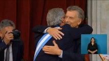 Macri entrega los atributos presidenciales a Alberto Fernández
