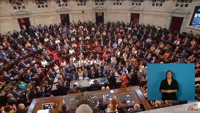 Fernández toma posesión como presidente de Argentina