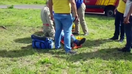 Jovem se fere ao cair de moto na Rua Jorge Lacerda