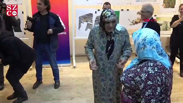 Sergide hareketli anlar! Slogan atarak salona girdiler...