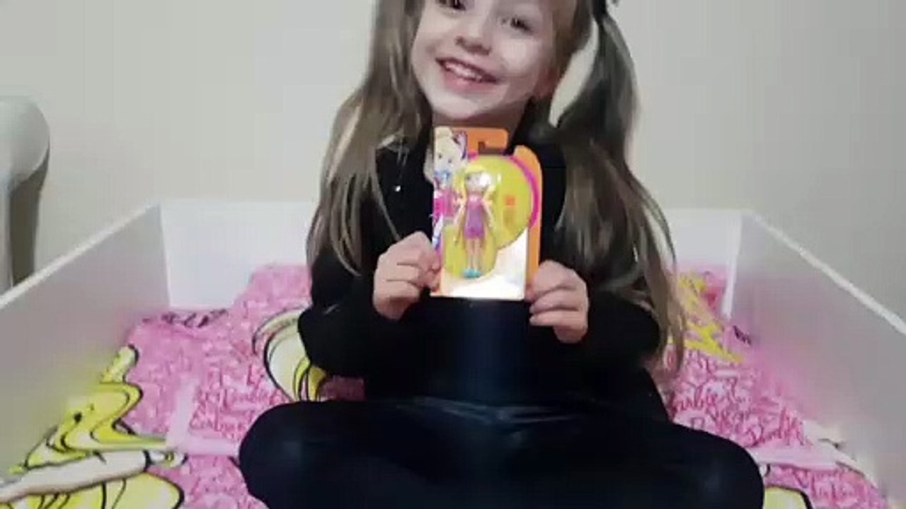 Sophia, Isabella e Alice Abrindo Brinquedos Disney - Abrindo Polly Pocket e acessórios