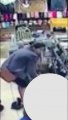 Populares imobilizam e GM prende mulher acusada de furto de lojas no Centro