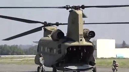 Despegue de CH 47 Chinook de la Base Aerea de Santa Lucia