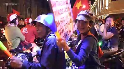 CĐV xuống đường mừng U22 Việt Nam vô địch SEA Games 30 - 2019