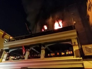 Kadıköy'de 5 katlı binada korkutan yangın