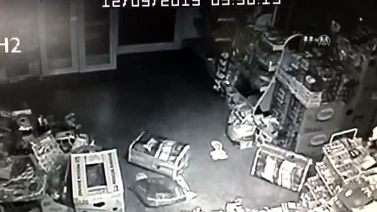 Marketten hırsızlık güvenlik kamerasında
