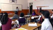 'Berber öğretmen' öğrencileri için hafta sonu da mesai yapıyor - VAN