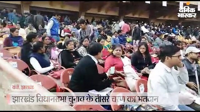 अतिसंवेदनशील बूथों पर हेलिकॉप्टर से भेजे गए मतदानकर्मी