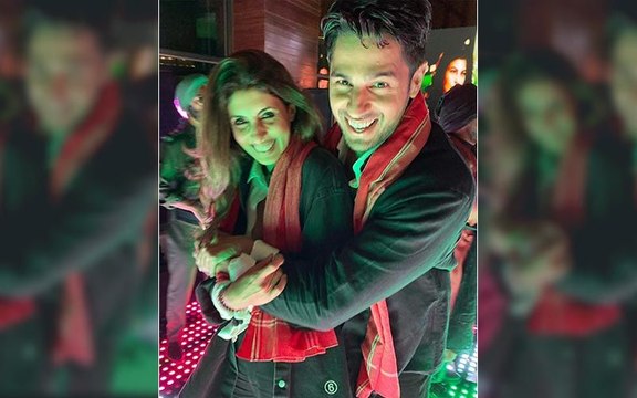 Sidharth Malhotra And Shweta Nanda Twin Like Tigers As They Recreate Amitabh Bachchan Jumma Chumma Look