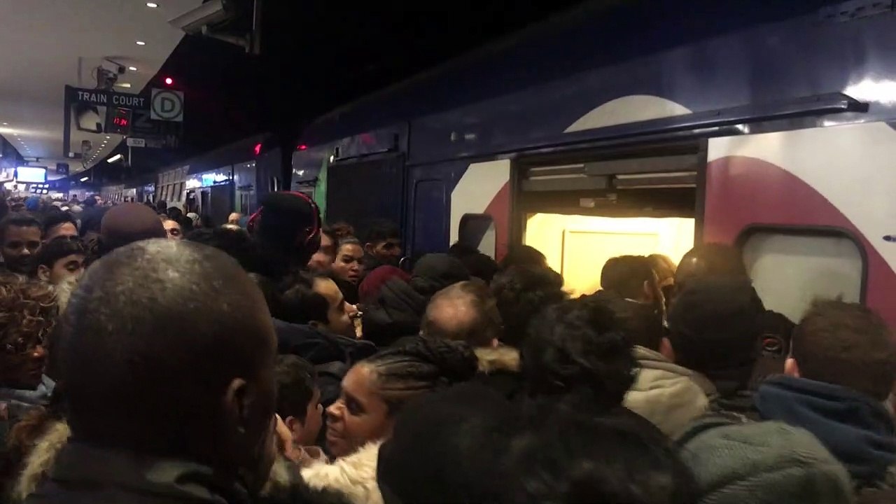 Chaos und gedränge in paris