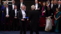 Peter Handke recoge el Nobel de Literatura entre críticas y protestas
