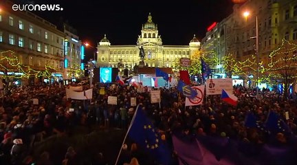 شاهد: تظاهرة حاشدة في براغ تطالب باستقالة رئيس الوزراء المتورط في عمليات فساد