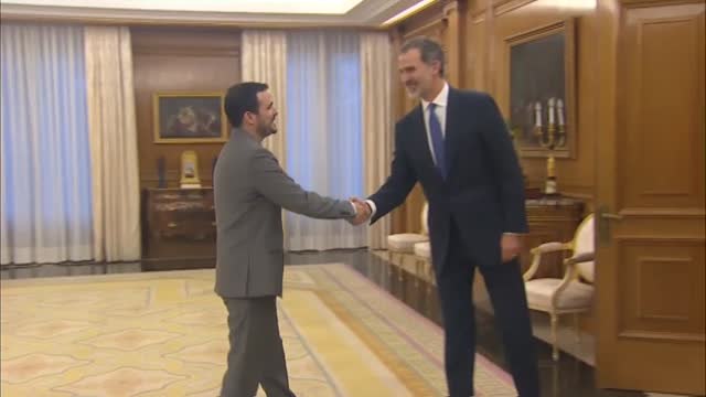 El rey reanuda la ronda de consultas y se reúne con IU, el PNV y En Comú