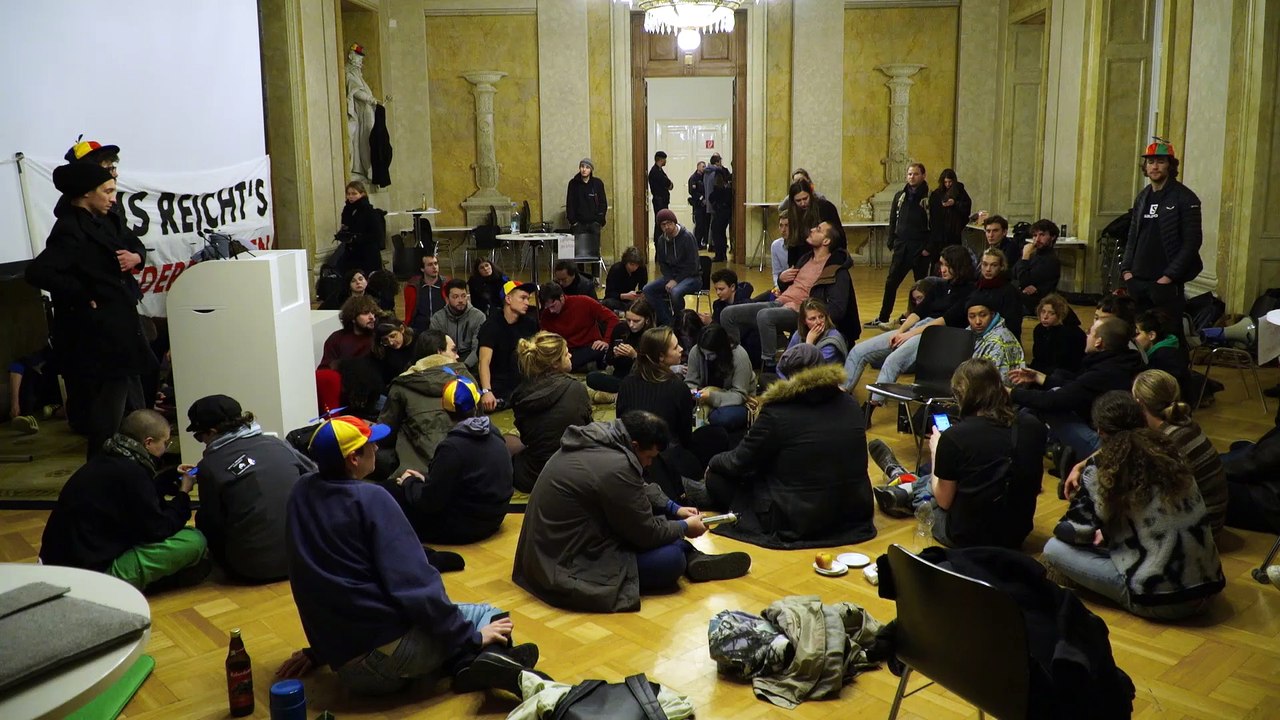 Polizei räumt besetzten TU-Festsaal