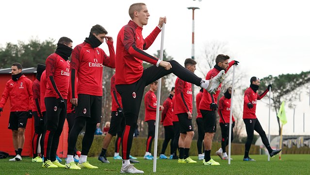 Riscaldamento, possesso palla e tiri in porta a Milanello