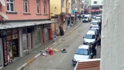 İş yerini basan silahlı şüpheliyi polis ikna etti