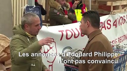 Retraites: des grévistes du port de Marseille réagissent aux annonces d'Edouard Philippe