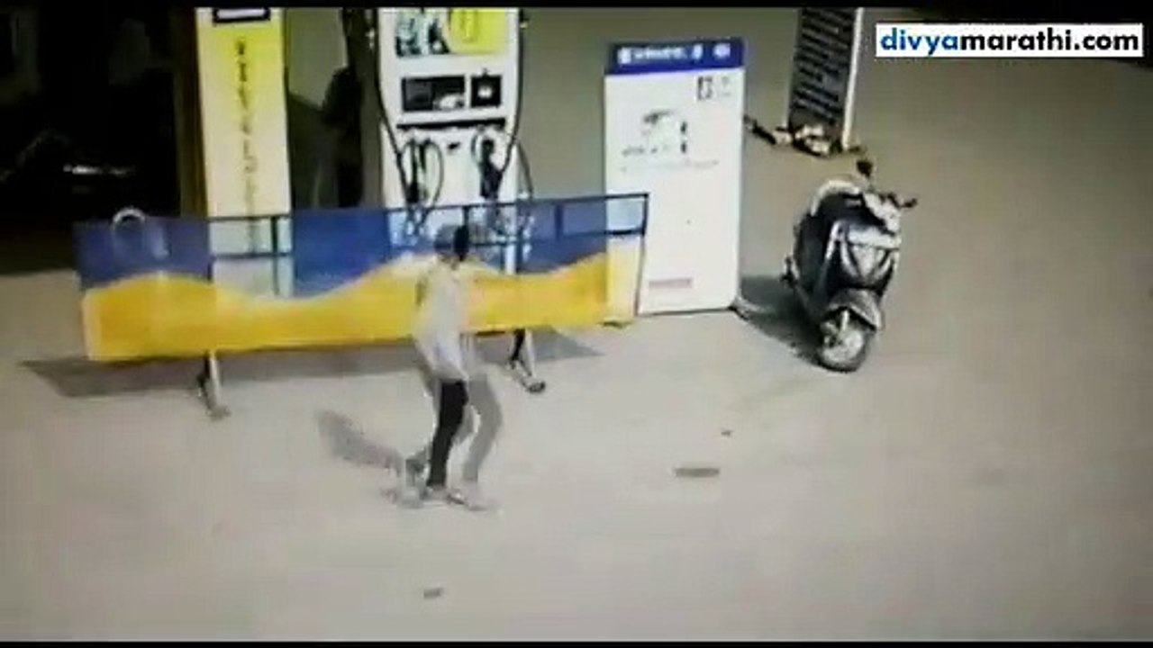 One and half lakh rupees stole from two wheeler's dikki at navapur