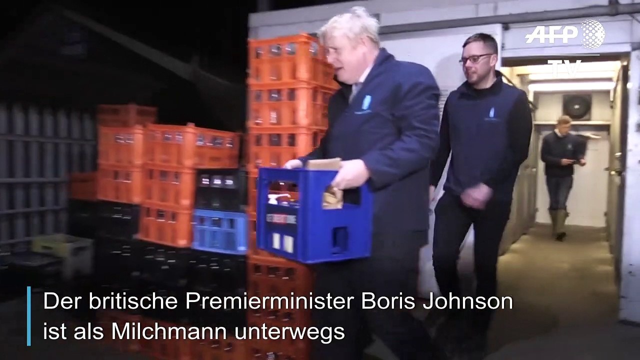 Wahlkampfendspurt: Boris Johnson als Milchmann unterwegs