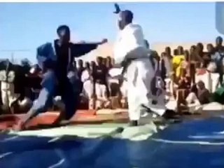 Karate | حركه ولا اروع  من كده  ؟  مفاجاه  للخصم