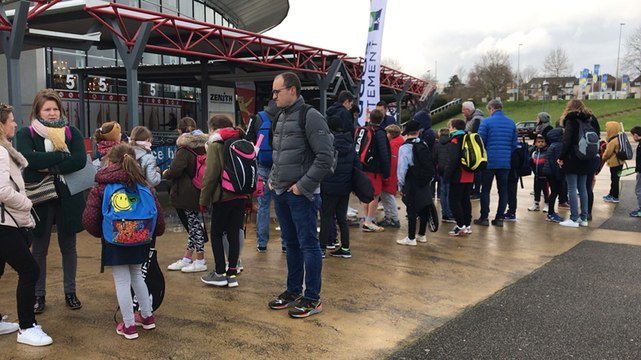 Avant la finale de l’open, de jeunes joueurs interviewe des stars du tennis