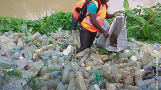 Man Builds Canoes 'Ecoboats' from Recycled Plastic Bottles