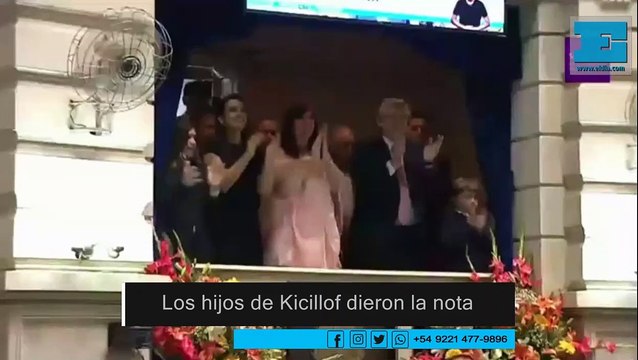 Los hijos de Kicillof hicieron reír a Cristina, se mostraron peronistas y ¿uno comió flores?