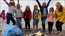 Flossie Donnelly, la Greta irlandese che pulisce le spiagge dalla plastica