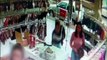 Câmera flagra furto em loja de lingeries