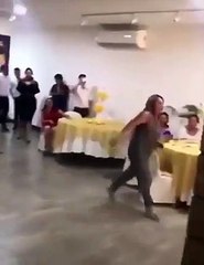 Mulher invade casamento de Ex-marido!