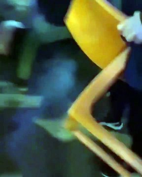 Des supporters de Galatasaray frappent et laissent nu un supporter du PSG