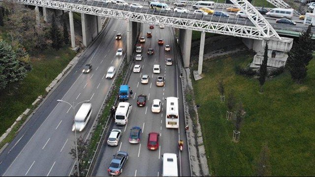 Esenyurt TEM Bağlantı yolunda 7 araçlı zincirleme kaza