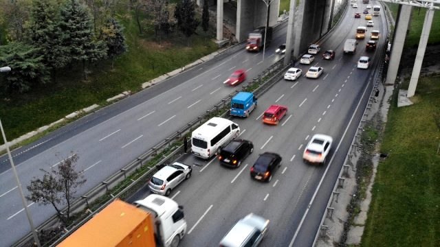 Esenyurt TEM bağlantı yolunda 7 araçlı zincirleme kaza