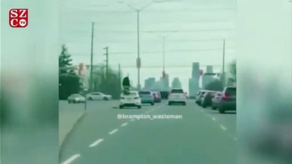 Trafikte akılalmaz olay! Aldatan sevgilisinin arabasında tepindi