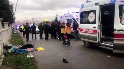 Otomobil durakta bekleyenlere çarptı: 3 ölü