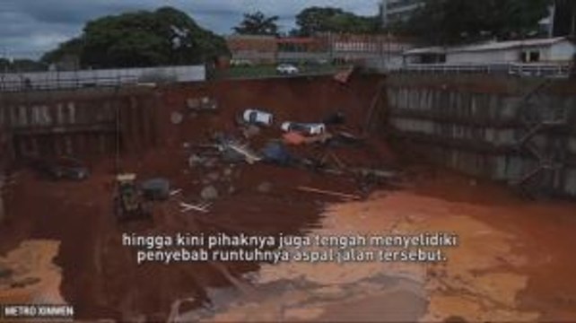 Jalan Ambles di Brasil, 4 Mobil Terperosok