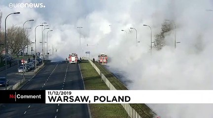 شاهد: البخار يغطي شوارع وارسو عقب انفجار أنبوب للتدفئة