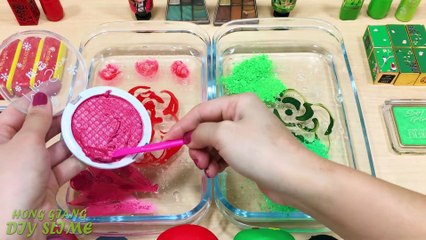 GREEN vs RED! Merry Christmas! Mixing Make up Eyeshadow into Clear Slime | Satisfying Slime #664