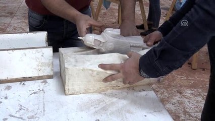 Sultan Alparslan'ın zırhı ve silahlarını mini heykellerle tanıtıyorlar