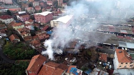 Mobilya üretim binasında yangın sonrası soğutma çalışması